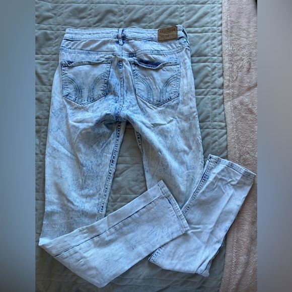 Hollister Acid Wash Ripped Skinny Jeans - Picture 3 of 3